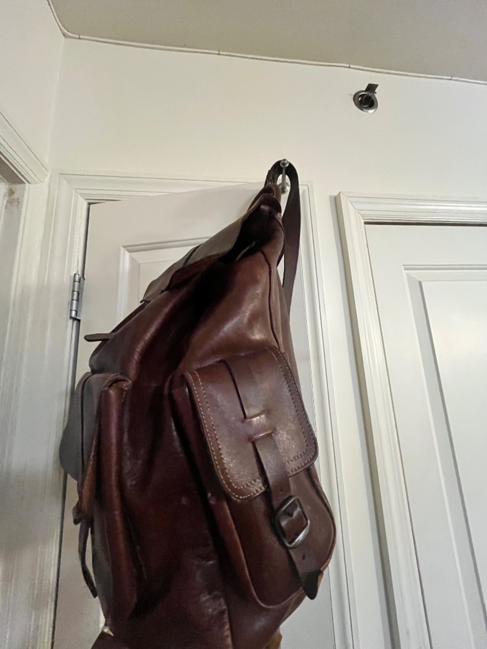 Leather backpack - Picture 2 of 3